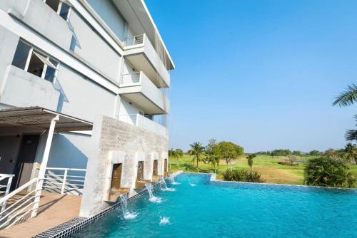 Uniland Golf & Resort in Nakhon Pathom Uniland Golf & Resort in Nakhon Pathom