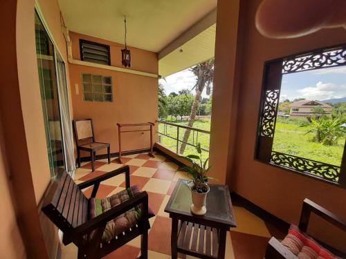 balkon/terras, Guesthouse Liam's Suan Dok Mai in San Phe Suea balkon/terras, Guesthouse Liam's Suan Dok Mai in San Phe Suea