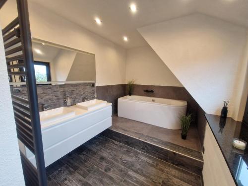設施, Ferienwohnung am See Dillich - Eigener Garten - Ruhige Lage - Natur vor der Haustür (Ferienwohnung am See Dillich - Eigener eingezaunter Garten - Ruhige Lage - Hunde willkommen - Natur ) in 博肯-黑森州 設施, Ferienwohnung am See Dillich - Eigener Garten - Ruhige Lage - Natur vor der Haustür (Ferienwohnung am See Dillich - Eigener eingezaunter Garten - Ruhige Lage - Hunde willkommen - Natur ) in 博肯-黑森州