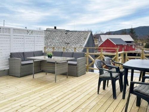 Зовнішній вигляд готелю, Three-Bedroom Holiday home in Svelgen in Свелген Зовнішній вигляд готелю, Three-Bedroom Holiday home in Svelgen in Свелген
