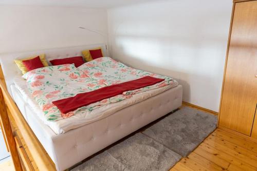 Heart 10 (40 m2 studio with free parking in court)