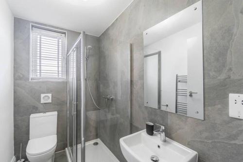 Baño, PRIME SPOT FOR ASCOT & WINDSOR - 2 BEDROOMS in Ascot Baño, PRIME SPOT FOR ASCOT & WINDSOR - 2 BEDROOMS in Ascot