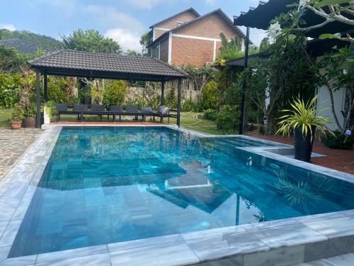 Piscina, Family Villa in Cua Duong Piscina, Family Villa in Cua Duong