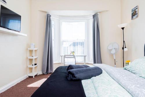 Shirley House 1, Guest House, Self Catering, Self Check in with smart locks, use of Fully Equipped K in Freemantle Shirley House 1, Guest House, Self Catering, Self Check in with smart locks, use of Fully Equipped K in Freemantle