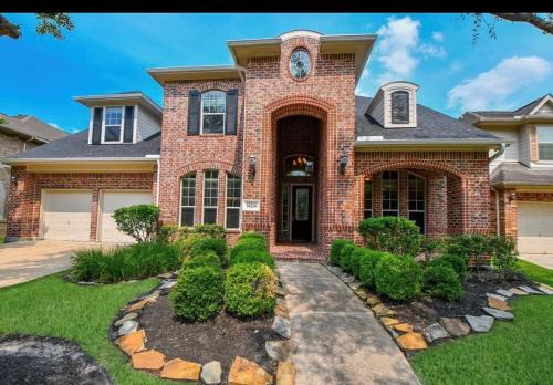 Bedroom with 3.5-Bathroom near Golf Course! in Cypress Bedroom with 3.5-Bathroom near Golf Course! in Cypress