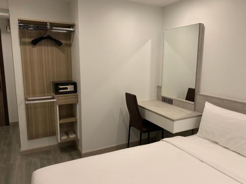 Guestroom, Thana Wisut Hotel (SHA Plus+) near Banglamphu Guestroom, Thana Wisut Hotel (SHA Plus+) near Banglamphu