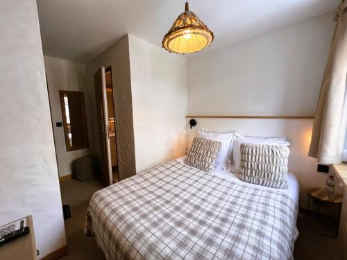 โรงแรมโอแบร์ฌ แซ็งอูแบร์ (Hotel Auberge Saint Hubert) in วาล อีแซร์ โรงแรมโอแบร์ฌ แซ็งอูแบร์ (Hotel Auberge Saint Hubert) in วาล อีแซร์