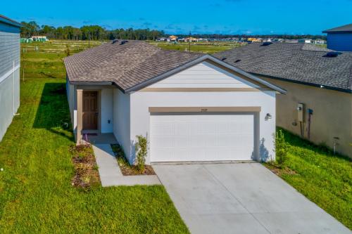 Elegant, Cozy & Affordable Entire Brand New Home in the Tampa Suburbs in Zephyrhills (FL) Elegant, Cozy & Affordable Entire Brand New Home in the Tampa Suburbs in Zephyrhills (FL)
