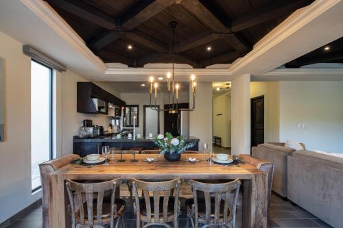 Vybavení, Private Pool, Mountain View, La Escondida 5BR in La Lejona Vybavení, Private Pool, Mountain View, La Escondida 5BR in La Lejona