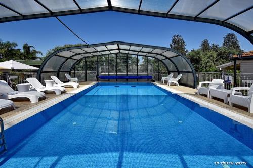 Piscina, אחוזת אלכסנדר in Nof ha-Yarden Piscina, אחוזת אלכסנדר in Nof ha-Yarden