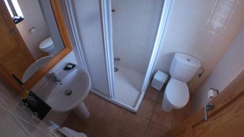 Bany, Castell de Ceuro. Hotel Rural in Bassella Bany, Castell de Ceuro. Hotel Rural in Bassella