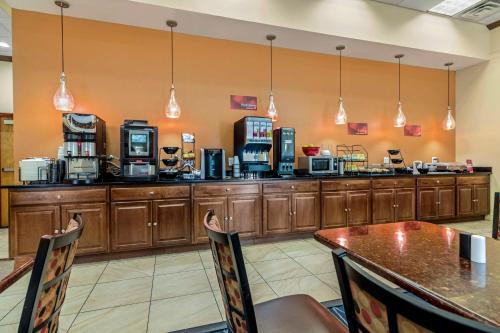 طعام و مشروبات, بست ويسترن بلس أوجوستا سيفيك سنتر إن (Best Western Plus Augusta Civic Center Inn) in Augusta طعام و مشروبات, بست ويسترن بلس أوجوستا سيفيك سنتر إن (Best Western Plus Augusta Civic Center Inn) in Augusta