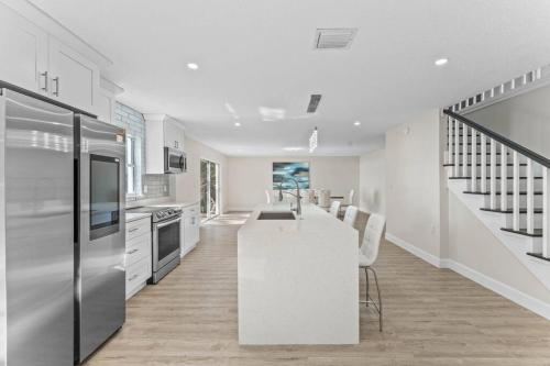 Kitchen, Luxury house on the Lake near Universal Studious in South West Kitchen, Luxury house on the Lake near Universal Studious in South West