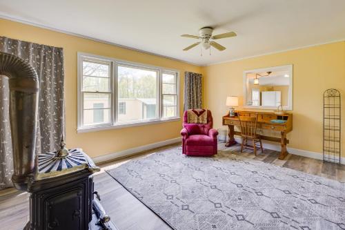 Country Getaway in Kinsale Sunroom, Pond Access! in Warsaw (VA) Country Getaway in Kinsale Sunroom, Pond Access! in Warsaw (VA)