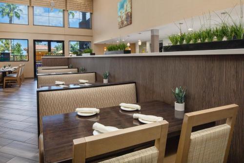 餐廳, 鳳凰城錢德勒假日酒店-洲際酒店集團旗下 (Holiday Inn Phoenix/Chandler By IHG) in 錢德勒 餐廳, 鳳凰城錢德勒假日酒店-洲際酒店集團旗下 (Holiday Inn Phoenix/Chandler By IHG) in 錢德勒