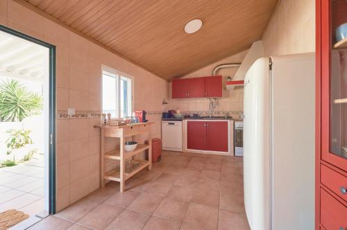 ห้องครัว, Comporta Sandy Villa, By TimeCooler in คอมปอตา ห้องครัว, Comporta Sandy Villa, By TimeCooler in คอมปอตา