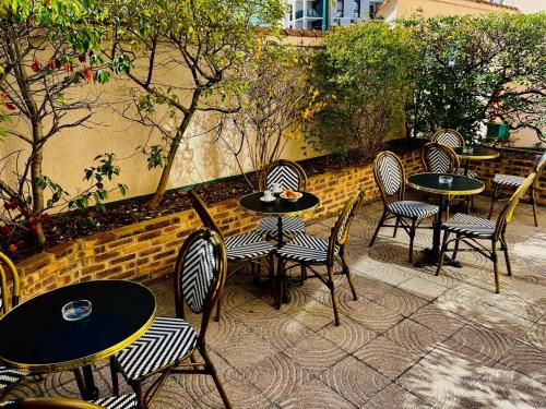 شرفة/ تراس, Hotel Le Cardinal Rueil Centre in Rueil-Malmaison شرفة/ تراس, Hotel Le Cardinal Rueil Centre in Rueil-Malmaison