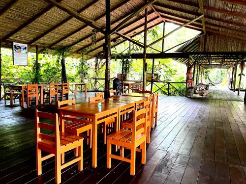 Ресторан, Reserva Natural Natura Park in Пуерто-Наріньо Ресторан, Reserva Natural Natura Park in Пуерто-Наріньо