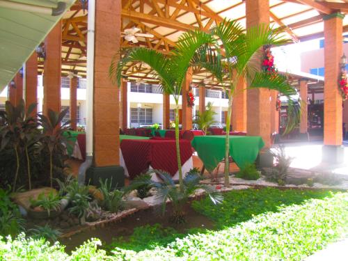 Makanan dan Minuman, Hotel Tropico Inn in San Miguel Makanan dan Minuman, Hotel Tropico Inn in San Miguel