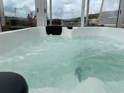 La Olivera APARTHotel Rural Suites banera hidro o Jacuzzi privados in Albinyana La Olivera APARTHotel Rural Suites banera hidro o Jacuzzi privados in Albinyana