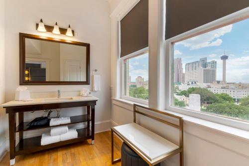 Fürdőszoba, Hotel Gibbs Downtown Riverwalk near Briscoe Western Art Museum Fürdőszoba, Hotel Gibbs Downtown Riverwalk near Briscoe Western Art Museum