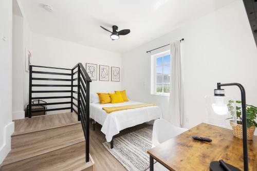 Serenity in the City - Peaceful 3 bedroom home near the airport in Hialeah (FL) Serenity in the City - Peaceful 3 bedroom home near the airport in Hialeah (FL)