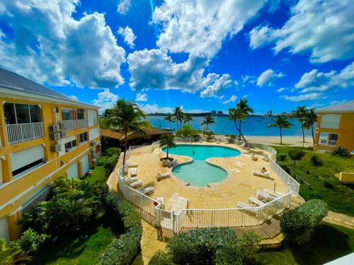 Superbe studio lumineux, vue sur piscine et mer in Saint Martin Superbe studio lumineux, vue sur piscine et mer in Saint Martin