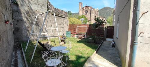 Kert, Apartament Volcà Aiguanegra (Apartament Volca Aiguanegra) in Sant Joan Les Fonts Kert, Apartament Volcà Aiguanegra (Apartament Volca Aiguanegra) in Sant Joan Les Fonts