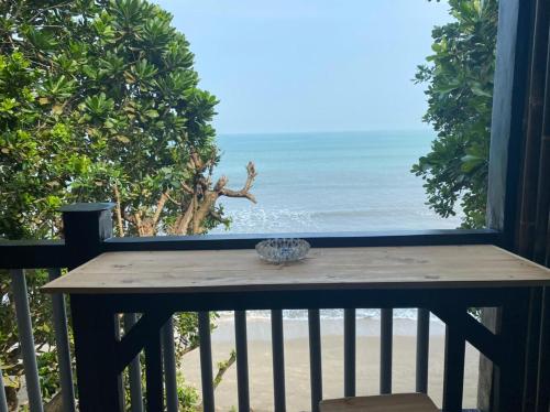ocean view studio room by hello beach in อันเยอร์ ocean view studio room by hello beach in อันเยอร์