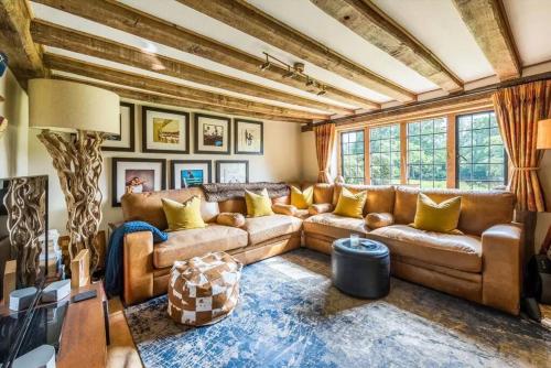 Lovely Farmhouse with Stunning Gardens in Brenchley Lovely Farmhouse with Stunning Gardens in Brenchley