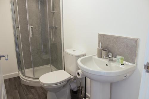 Koupelna, Homely 1Bed Apt easy transport links Manchester CC in Heywood Koupelna, Homely 1Bed Apt easy transport links Manchester CC in Heywood
