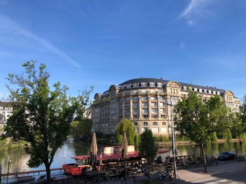 Quai des Pêcheurs - Vue Cathedrale (Quai des Pecheurs - Vue Cathedrale) in Quartier de l'Esplanade Quai des Pêcheurs - Vue Cathedrale (Quai des Pecheurs - Vue Cathedrale) in Quartier de l'Esplanade