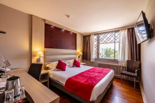 Hôtel Les Trois Roses, Grenoble Meylan in Meylan Hôtel Les Trois Roses, Grenoble Meylan in Meylan