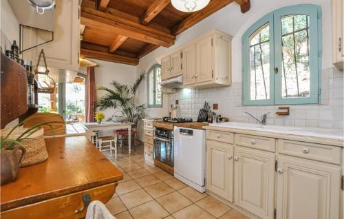 Kitchen, Belle Maison En Pleine Nature in L'Escaillon Kitchen, Belle Maison En Pleine Nature in L'Escaillon