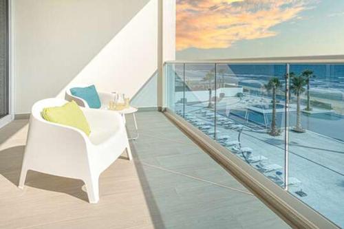ระเบียง/ชานเรือน, Encantame Towers Velero C302 Condo in ปลายา เอนกันโต ระเบียง/ชานเรือน, Encantame Towers Velero C302 Condo in ปลายา เอนกันโต