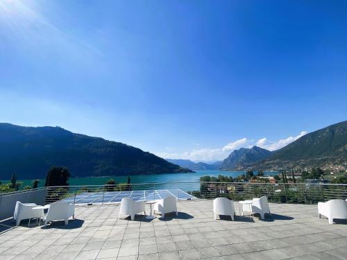 Vela di Soleville camere con e senza vista lago con ristorante & pizzeria in Sale Marasino Vela di Soleville camere con e senza vista lago con ristorante & pizzeria in Sale Marasino