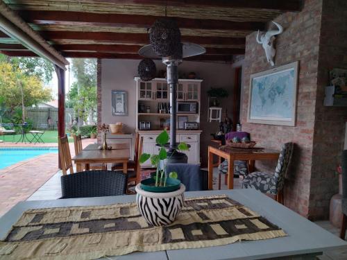 kuhinja, Earthbound Guest House in Oudtshoorn kuhinja, Earthbound Guest House in Oudtshoorn