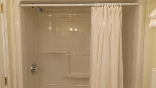 This photo about Johnson Shore Inn shared on HyHotel.com