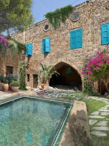 Kilátás, Dar Alice in Sour Kilátás, Dar Alice in Sour