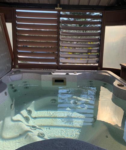 Chambres d hôtes au calme avec piscine et jacuzzi (Chambres d hotes au calme avec piscine et jacuzzi) in 瓦爾羅 Chambres d hôtes au calme avec piscine et jacuzzi (Chambres d hotes au calme avec piscine et jacuzzi) in 瓦爾羅