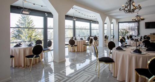 Salón de banquetes, Alpin Resort Hotel in Poiana Brasov Salón de banquetes, Alpin Resort Hotel in Poiana Brasov