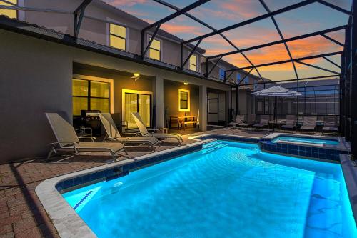 Just Remodeled 6bd 6bth Luxury Villa with Pool & Grill