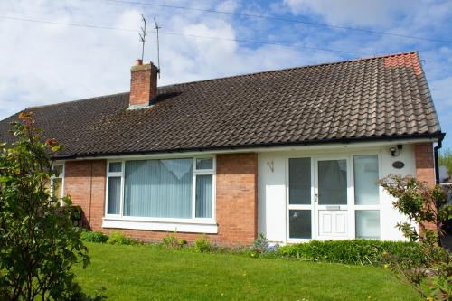 Hotellet från utsidan, Cosy 3Bed Bungalow in West Kirby, Free Parking in West Kirby Hotellet från utsidan, Cosy 3Bed Bungalow in West Kirby, Free Parking in West Kirby