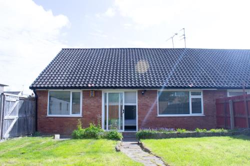 trädgård, Cosy 3Bed Bungalow in West Kirby, Free Parking in West Kirby trädgård, Cosy 3Bed Bungalow in West Kirby, Free Parking in West Kirby