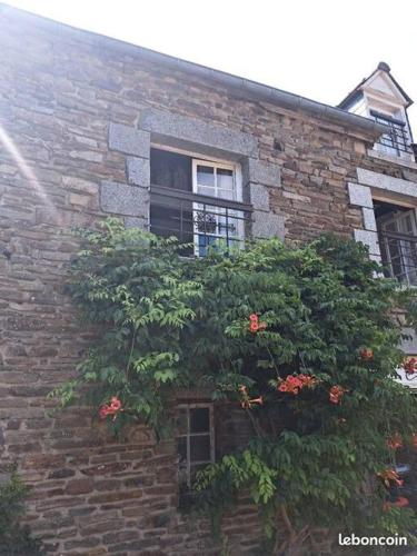 Gîte de charme, au calme sur jardin arboré. (Gite de charme, au calme sur jardin arbore.) in Tinteniac Gîte de charme, au calme sur jardin arboré. (Gite de charme, au calme sur jardin arbore.) in Tinteniac