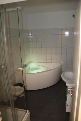 Bathroom, Stay2Night City Center Hostel in Zürich Bathroom, Stay2Night City Center Hostel in Zürich