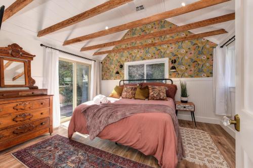 100 Year Old Cottage: Dogs Ok! Wi-Fi! EV Charging! in 羅克林(CA) 100 Year Old Cottage: Dogs Ok! Wi-Fi! EV Charging! in 羅克林(CA)