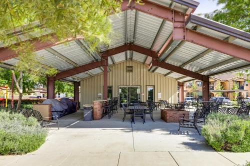 Charming Patterson Condo with Grilling Stations in Patterson (Kalifornia) Charming Patterson Condo with Grilling Stations in Patterson (Kalifornia)