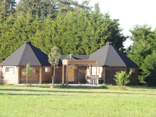 A szálláshely kívülről, CHALET ATYPIQUE LOLA type KOTA location en gîte (CHALET ATYPIQUE LOLA type KOTA location en gite) in Huriel A szálláshely kívülről, CHALET ATYPIQUE LOLA type KOTA location en gîte (CHALET ATYPIQUE LOLA type KOTA location en gite) in Huriel