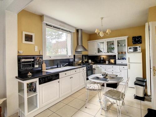 Maison de charme proche centre ville in Σεν-Μαρτάν-ντε-Σαμ Maison de charme proche centre ville in Σεν-Μαρτάν-ντε-Σαμ